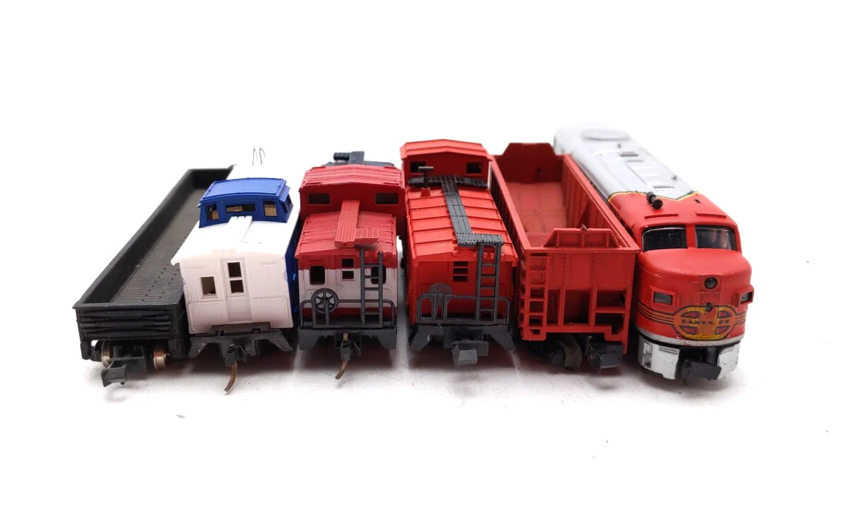 Atlas & Other N Scale Assorted Freight Cars & Diesel Locomotive [6] VG - Image 3