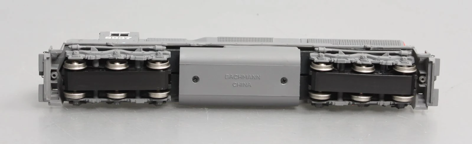 Bachmann 11604 HO Scale Southern Pacific EMD SD45 Diesel Locomotive #8937 EX/Box - Image 10