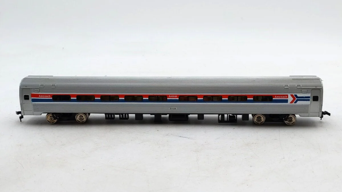 Bachmann 1302 HO Scale Amtrak 85' Budd Amfleet Coach LN