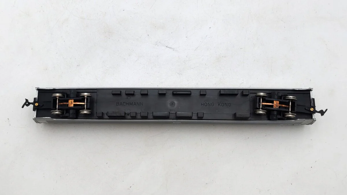 Bachmann 1302 HO Scale Amtrak 85' Budd Amfleet Coach LN - Image 2
