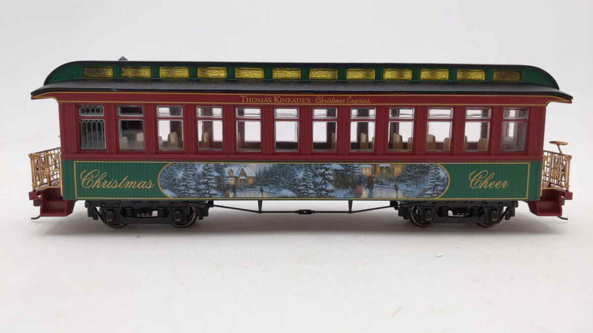 Bachmann 14-07959-007 On30 Scale Hawthorne Village "Christmas Cheer" Coach Car EX - Image 4