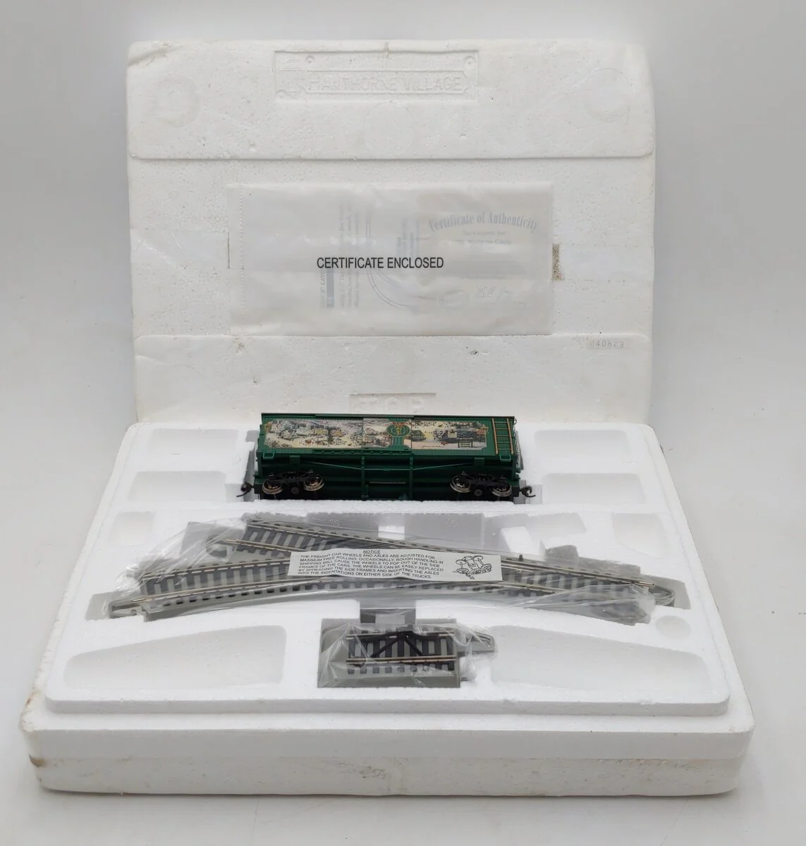 Bachmann 14-07959-010 On30 Scale Hawthorne Village Kinkade Wreath Box Car LN