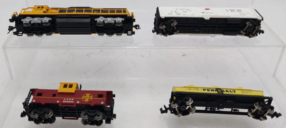 Bachmann 24013 N Scale Santa Fe Thunder Valley Diesel Starter Freight Train Set EX/Box - Image 5
