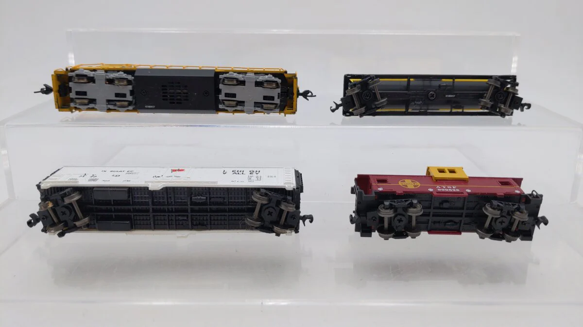 Bachmann 24013 N Scale Santa Fe Thunder Valley Diesel Starter Freight Train Set EX/Box - Image 4