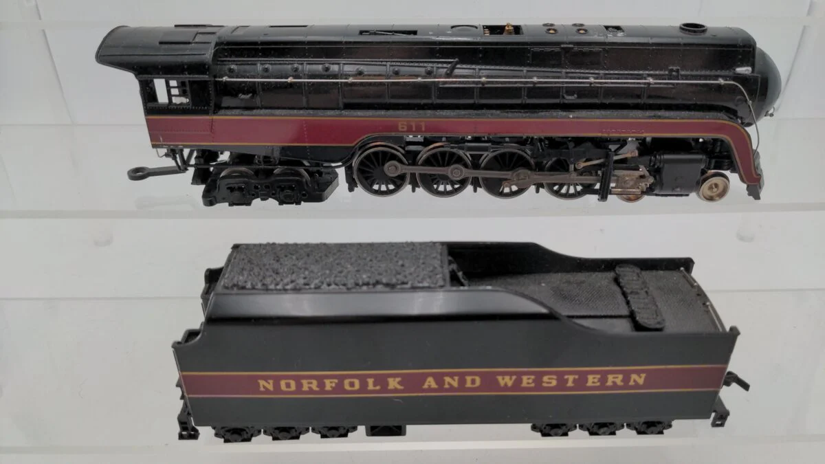 Bachmann 41-0657 HO Norfolk & Western Class J 4-8-4 Steam Locomotive & Tender EX - Image 2