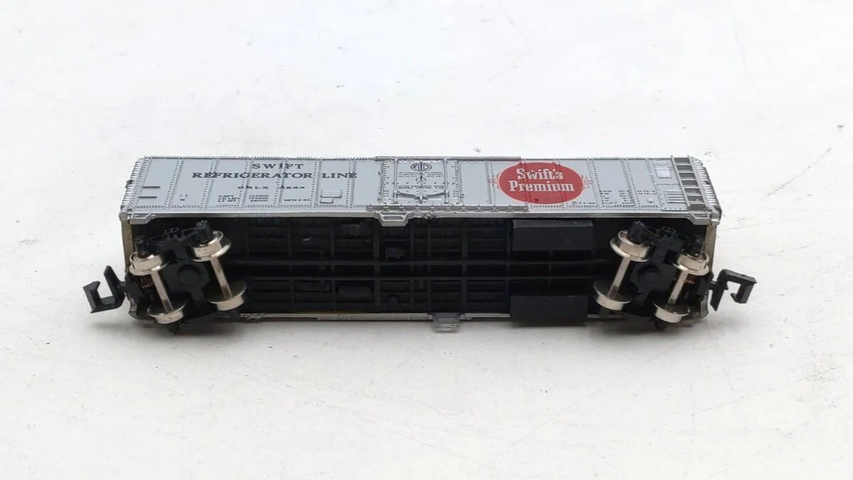 Bachmann 4244 N Scale Swift Premium SRLX 51' Mechanical Steel Reefer LN - Image 2
