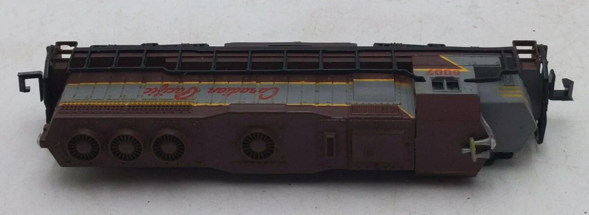 Bachmann 4601 N Scale Southern Pacific EMD GP40 Diesel Locomotive #7031 EX/Box - Image 4