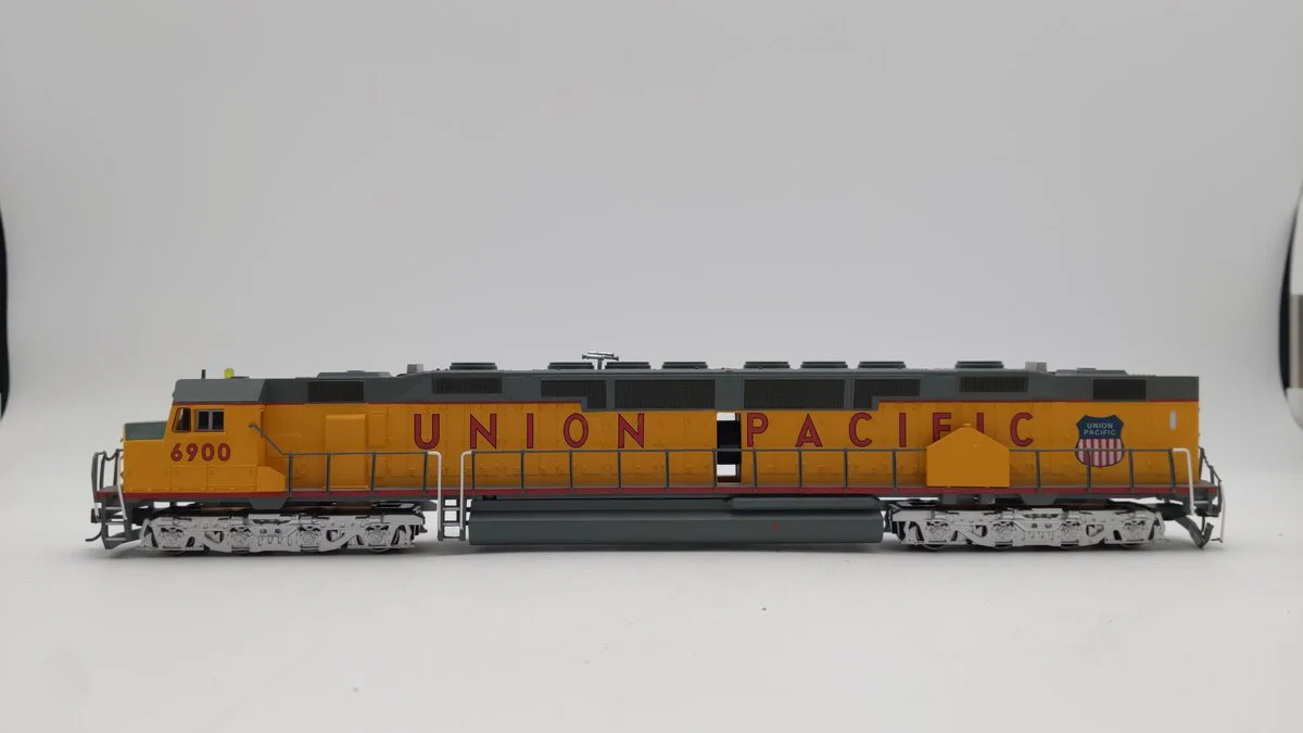 Bachmann 62105 HO Union Pacific EMD DD40AX Diesel Locomotive w/ DCC #6900 EX