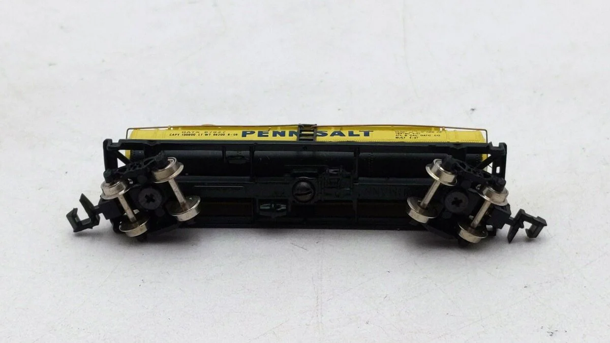 Bachmann 70150 N Scale GATX Penn Salt 42' Three Dome Tank Car #67927 LN - Image 3