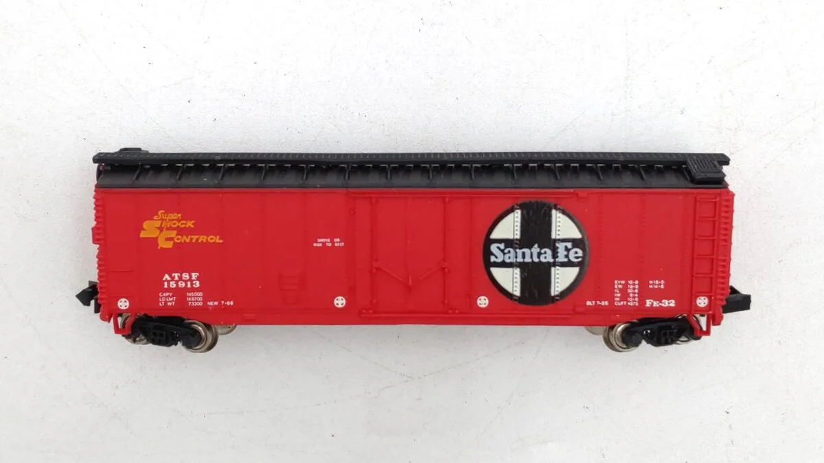 Bachmann 71052 N Atchison Topeka Santa Fe 50' Plug-Door Box Car #15913 LN