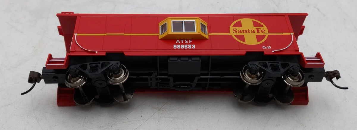 Bachmann 73206 HO Santa Fe Bay-Window Caboose with Roof Walk LN/Box - Image 3
