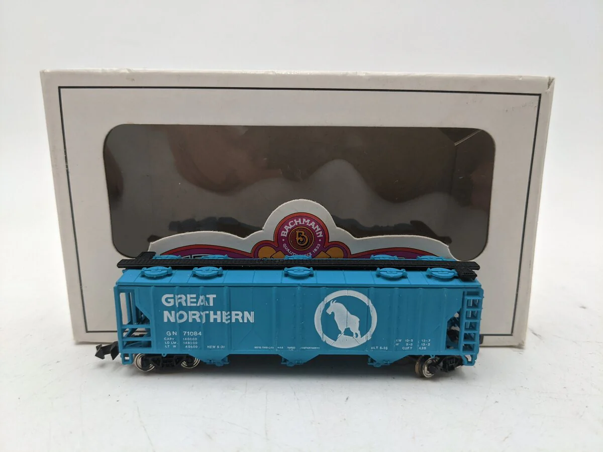 Bachmann 73850 N Scale Great Northern 47' Covered Hopper #71084 EX/Box