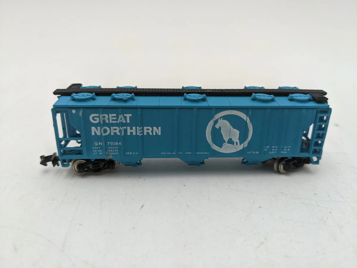 Bachmann 73850 N Scale Great Northern 47' Covered Hopper #71084 EX/Box - Image 2