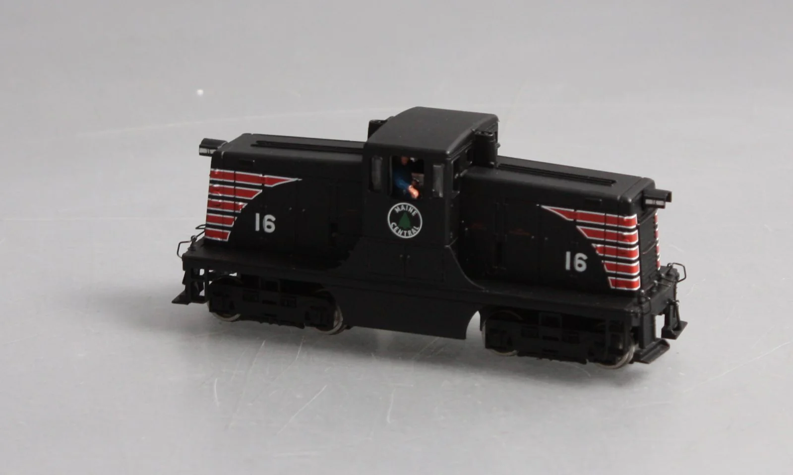Bachmann 80024 Maine Central GE 44 Ton Diesel Switcher #16 EX/Box - Image 6
