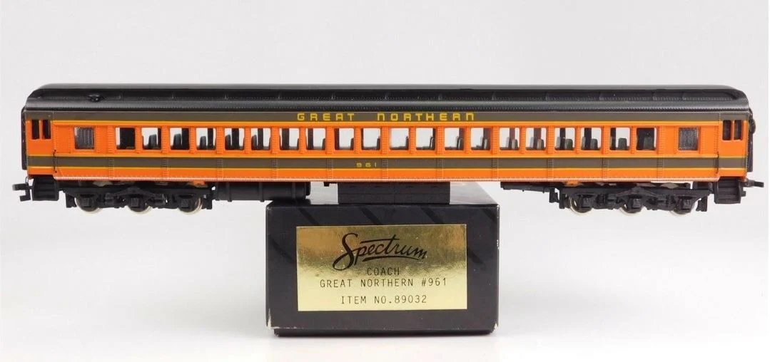 Bachmann 89032 HO Great Northern Coach Passenger Car #961 - Image 2