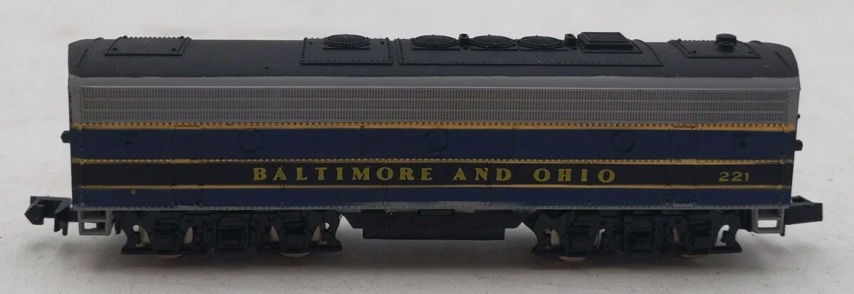 Bachmann N Scale F-9 B Unit Baltimore & Ohio Dummy Locomotive #221 EX/Box - Image 2