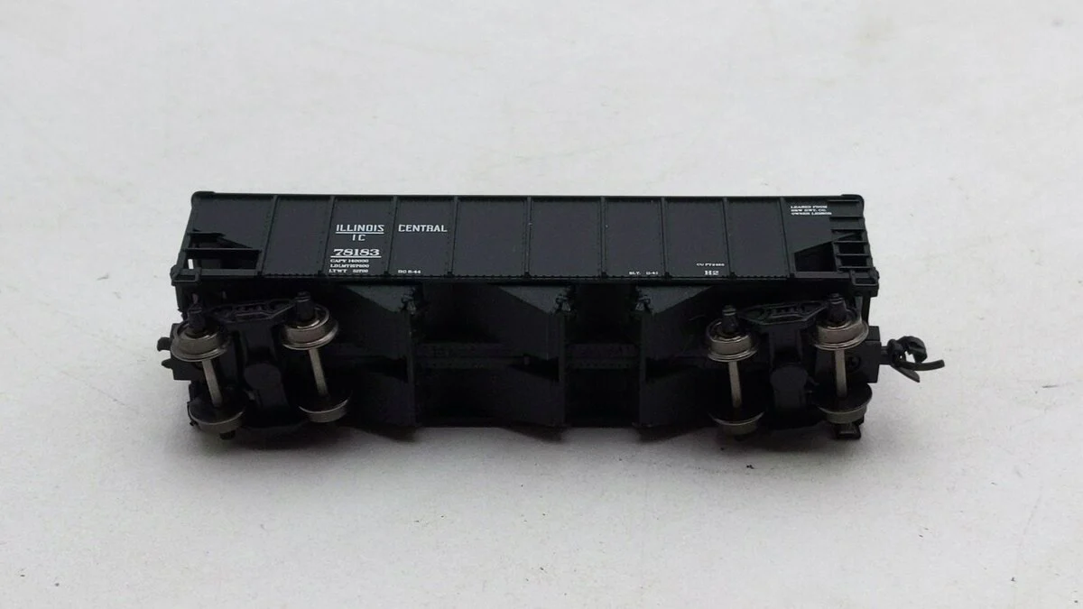 Broadway Limited 3128 N Illinois Central Class H2A 3-Bay Hopper w/Load #78183 EX - Image 2