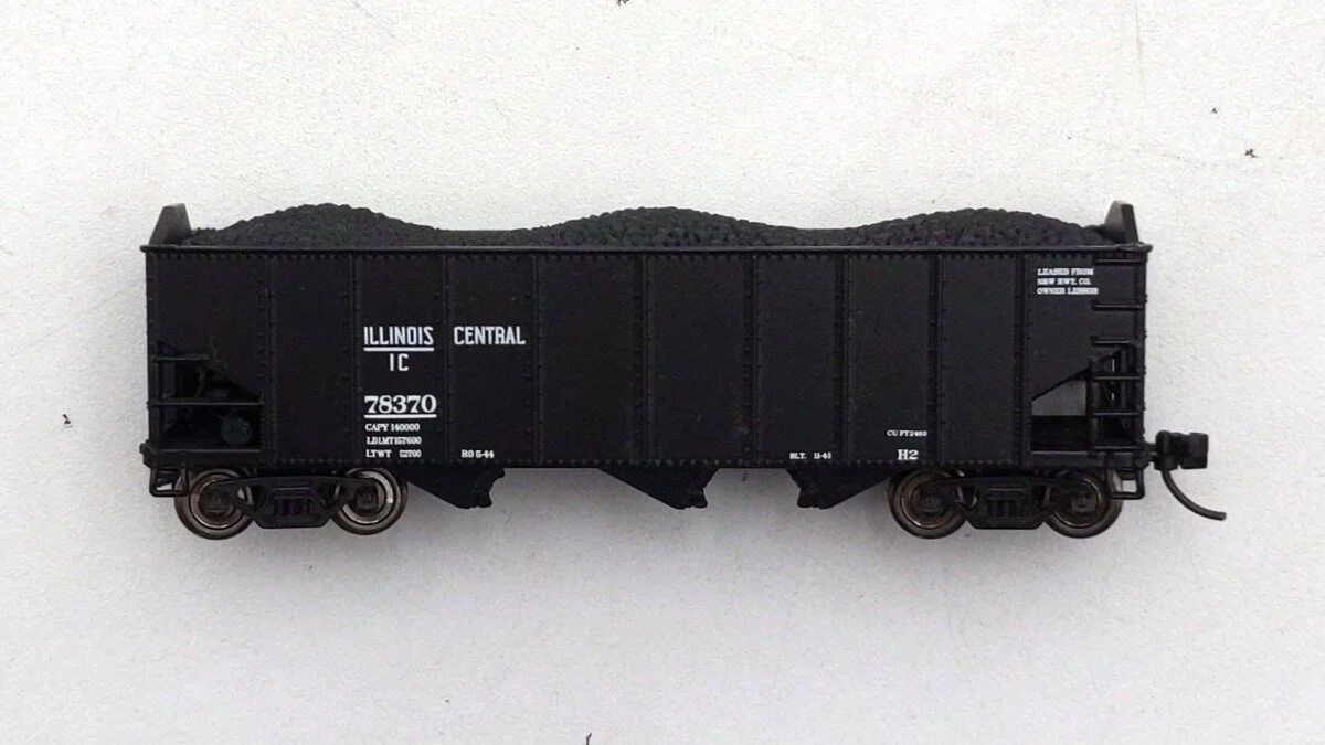 Broadway Limited 3128 N Illinois Central Class H2A 3-Bay Hopper w/Load #78370 EX