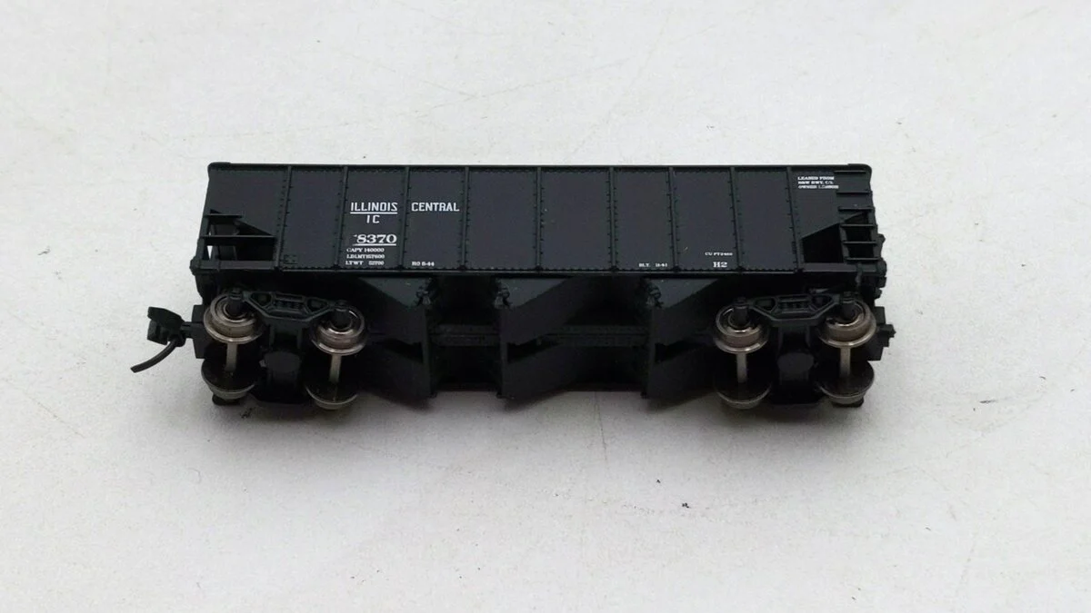 Broadway Limited 3128 N Illinois Central Class H2A 3-Bay Hopper w/Load #78370 EX - Image 2