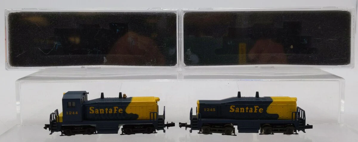 Con-Cor 0001-005002 N ATSF Powered & Nonpowered Diesel Locomotive Set #1245 EX/Box