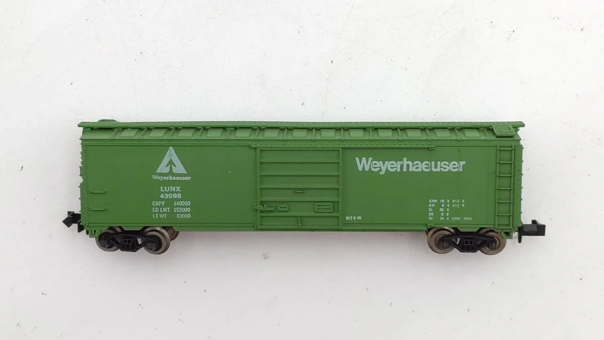 Con-Cor N Scale Weyerhaeuser Box Car #43998 EX