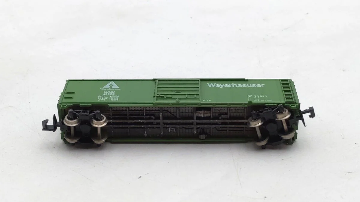 Con-Cor N Scale Weyerhaeuser Box Car #43998 EX - Image 2