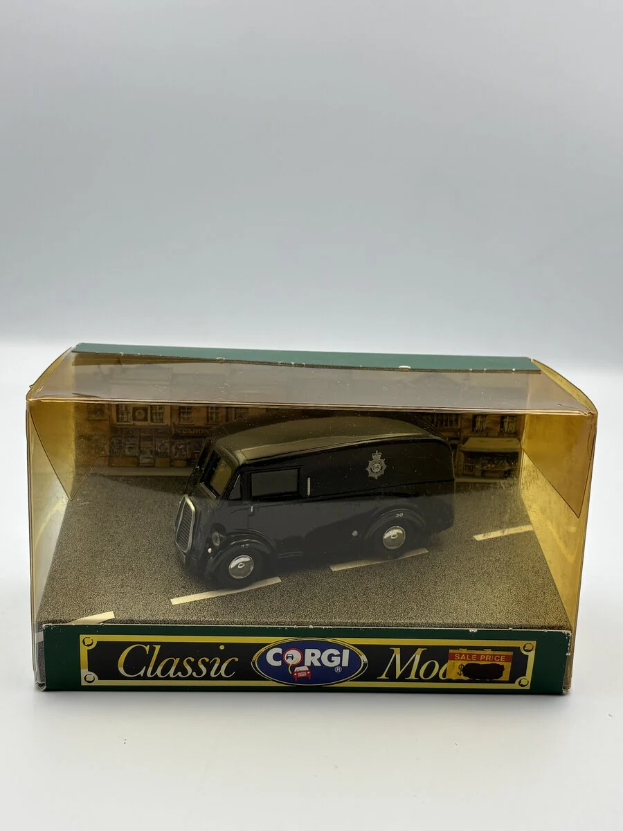 Corgi D983 1:43 Morris J Van Metropolitan Police