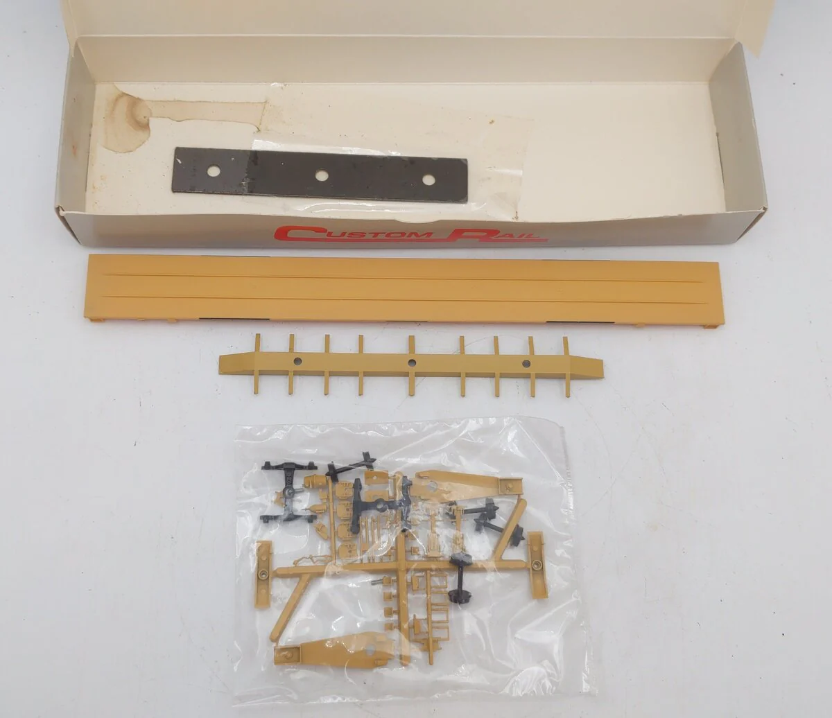Custom Rail 4130 HO Scale TTWX Yellow #5 89'4" Utility Flatcar Kit LN/Box - Image 2