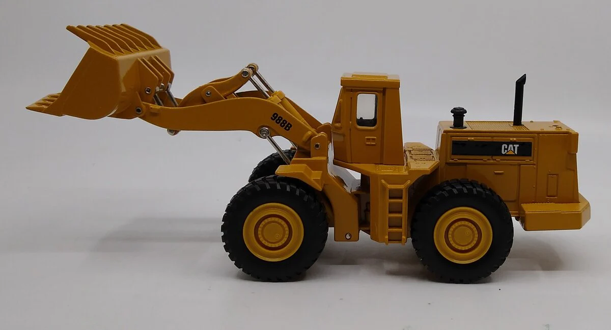 Ertl 2435 1:50 Scale Mighty Movers Caterpillar 988B Wheel Loader LN/Box - Image 4