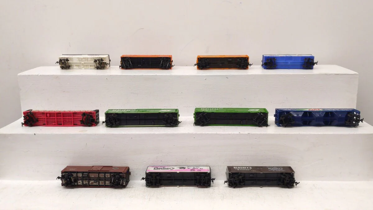HO Scale Assorted Freight Cars [11] VG - Image 3