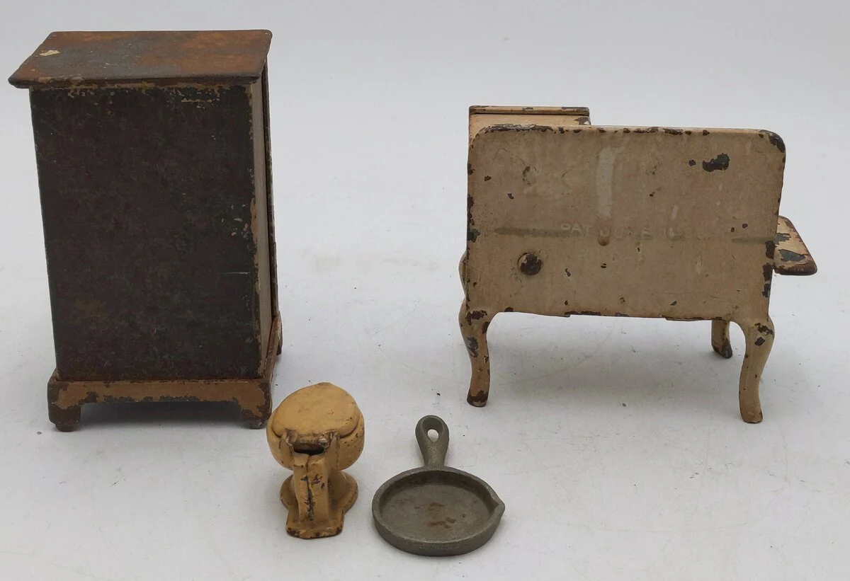 Hubley Vintage Cast Iron Stove, Fridge, Skillet, and Toilet - Image 3
