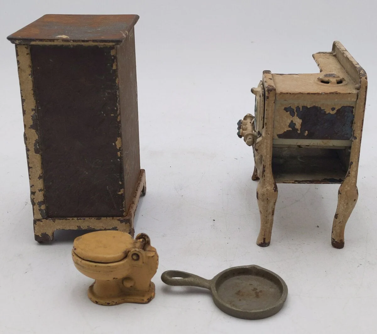 Hubley Vintage Cast Iron Stove, Fridge, Skillet, and Toilet - Image 4