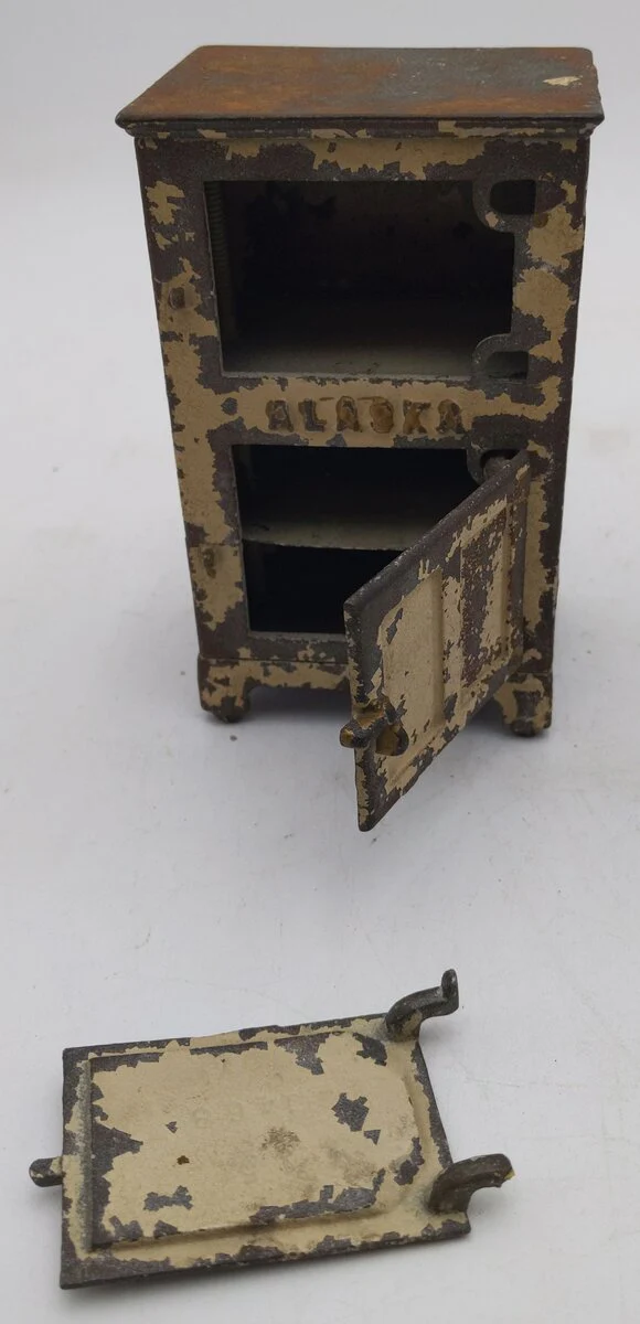 Hubley Vintage Cast Iron Stove, Fridge, Skillet, and Toilet - Image 5