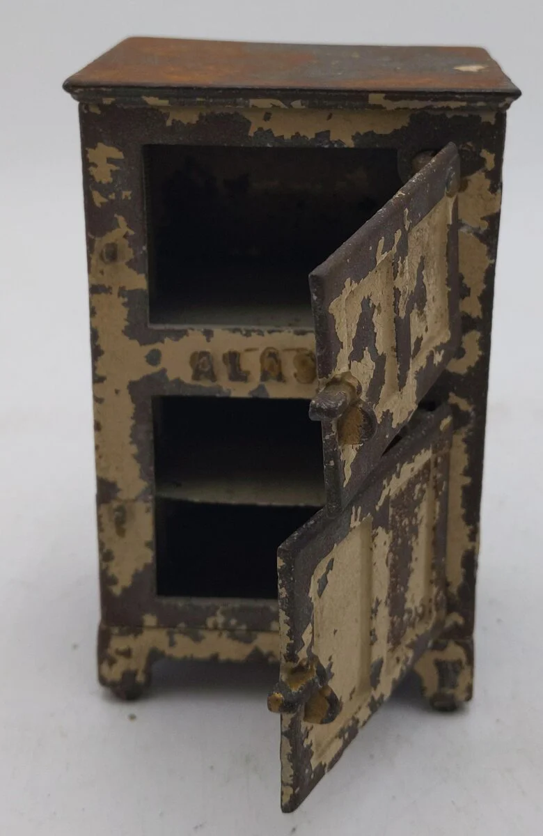 Hubley Vintage Cast Iron Stove, Fridge, Skillet, and Toilet - Image 6