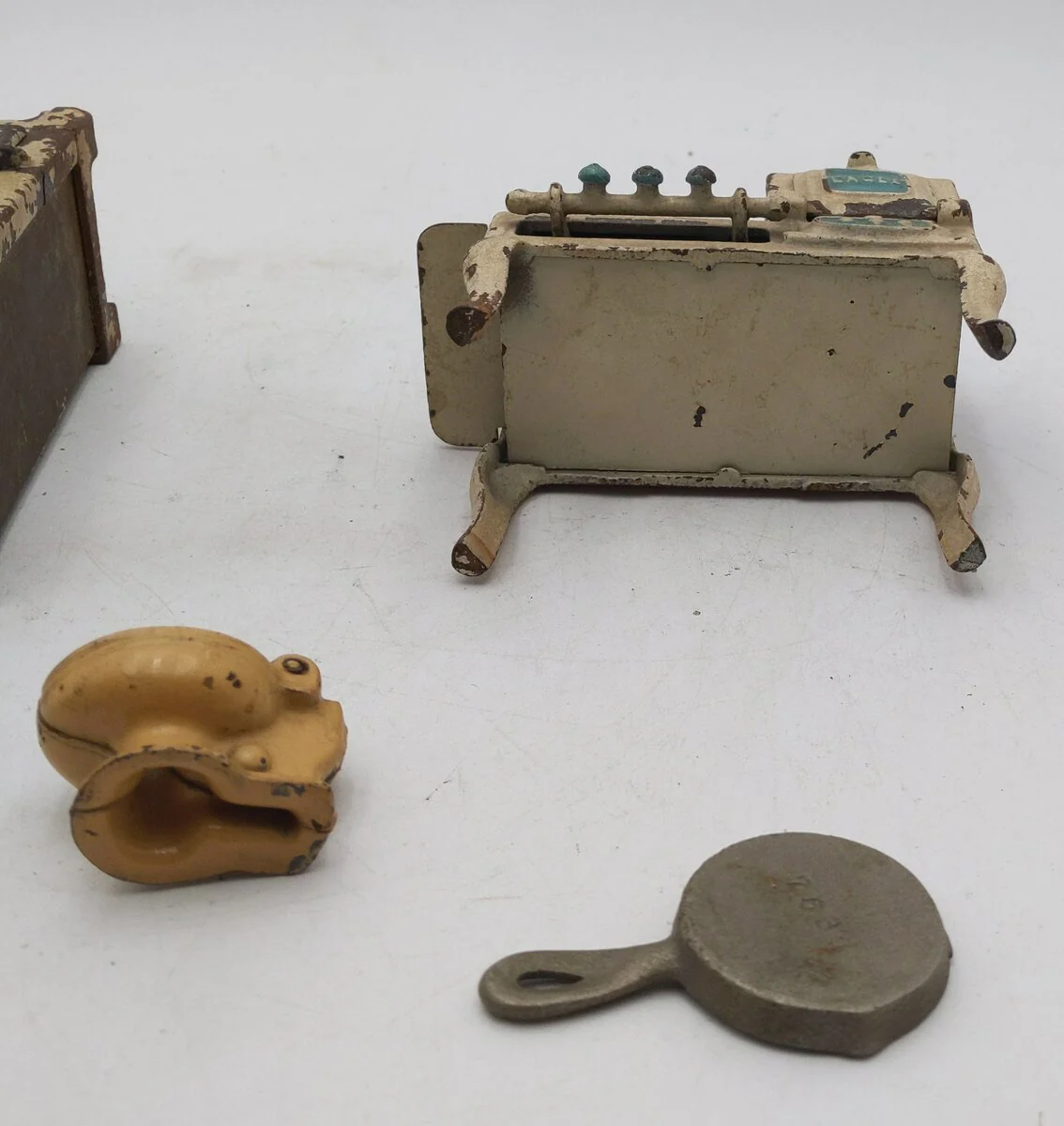 Hubley Vintage Cast Iron Stove, Fridge, Skillet, and Toilet - Image 9
