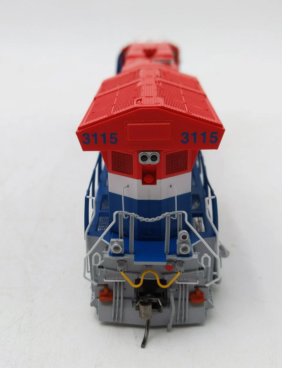 InterMountain 497110S HO CN/BC Rail ET44 Tier 4 Diesel Locomotive w/DCC & Sound LN/Box - Image 5