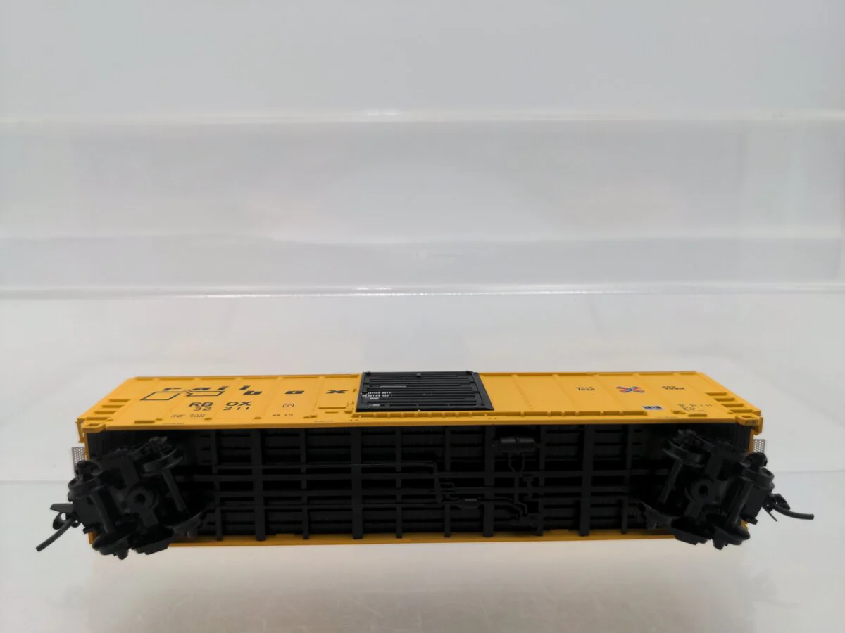 InterMountain 67509-17 N Scale Rail box Box Car #32211 LN/Box - Image 3
