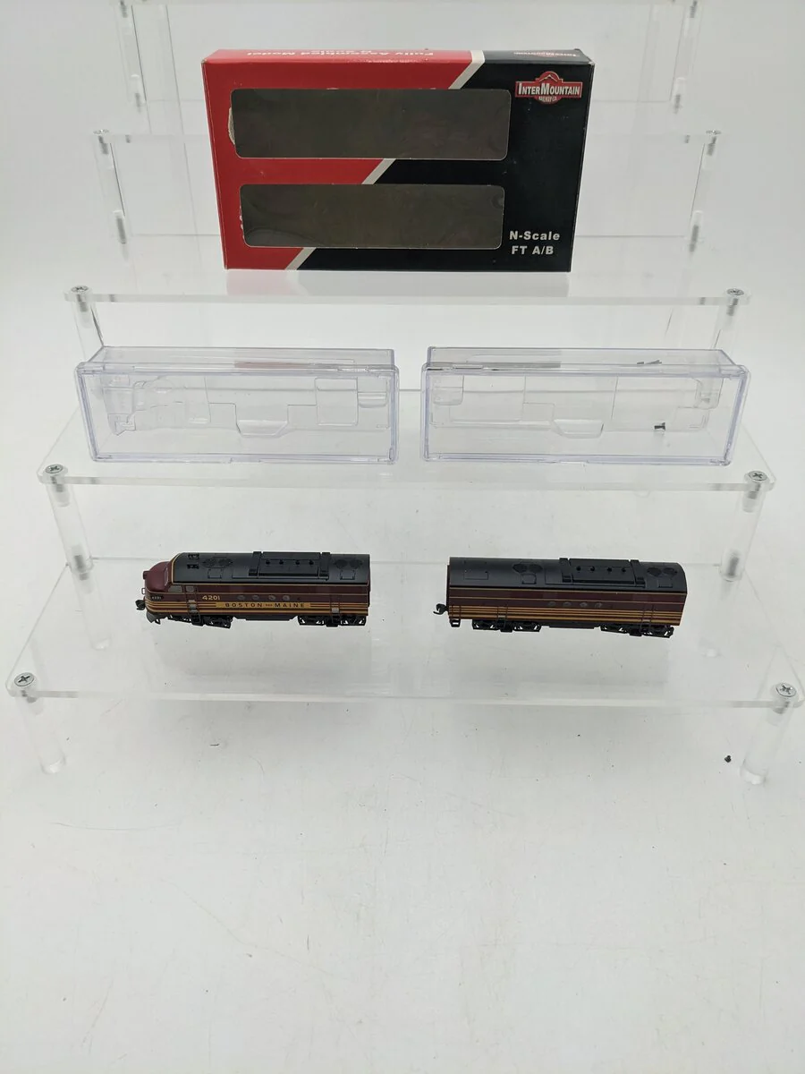 InterMountain 69011-01 N Scale Boston & Maine "Minutemen" AB Diesel Set EX/Box