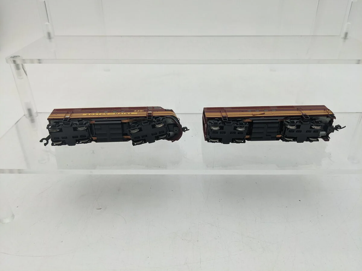 InterMountain 69011-01 N Scale Boston & Maine "Minutemen" AB Diesel Set EX/Box - Image 4