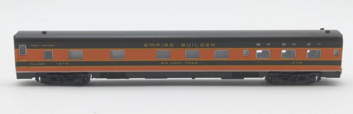 Kato 106-1053 N Scale Great Northern Smoothside Passenger Car #1379 EX/Box - Image 2