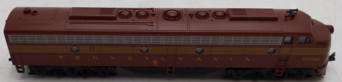 Kato 176-255 N Pennsylvania EMD E8/9 Passenger Pilot Diesel Locomotive #5706 LN/Box - Image 2