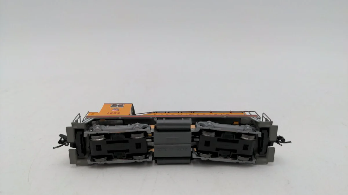 Kato 176-4379 N Union Pacific EMD NW2 Diesel Locomotive #1032 EX/Box - Image 3