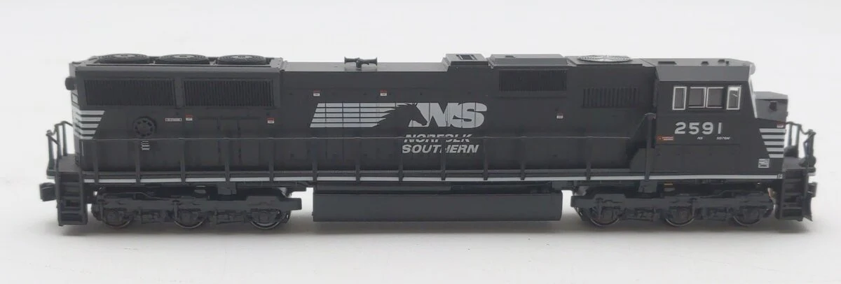 Kato 176-7501 N Scale NS SD70M #2591 Black w/White Face EX/Box - Image 2