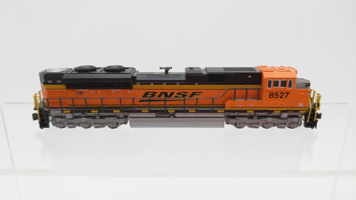Kato 176-8524 N Burlington Northern Santa Fe EMD SD70ACe Diesel Locomotive #8527 EX/Box - Image 4