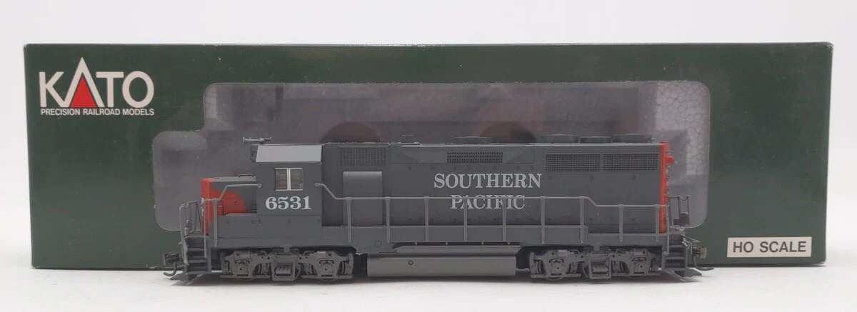 Kato 37-02C HO Scale Southern Pacific EMD GP35 Diesel Locomotive #6531 VG/Box
