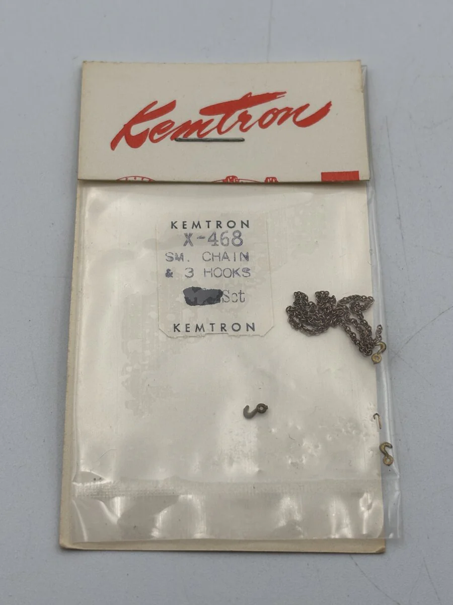 Kemtron X-468 O Scale Small Chain & 3 Hooks