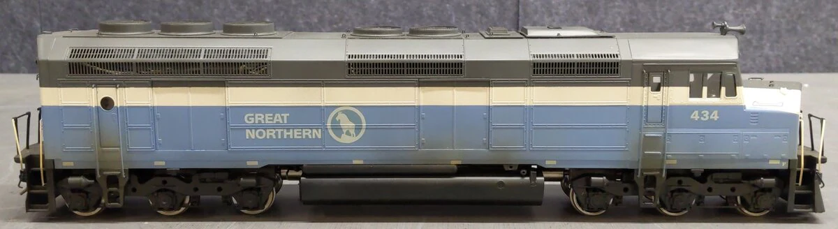 KTM Scale Models O BRASS GN 2-Rail EMD F-45 Diesel Locomotive- Painted/Box - Image 2