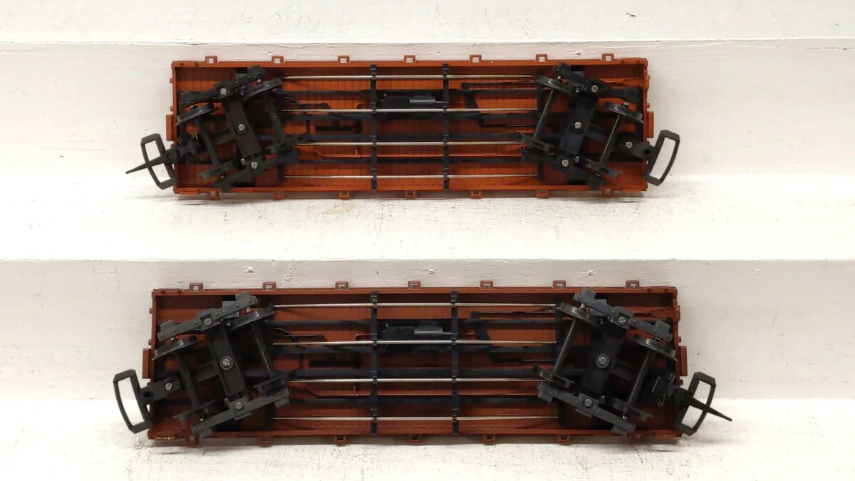 LGB G Scale Denver & Rio Grande Western/Southern Pacific Flatcars w/Stakes #4060 EX - Image 5