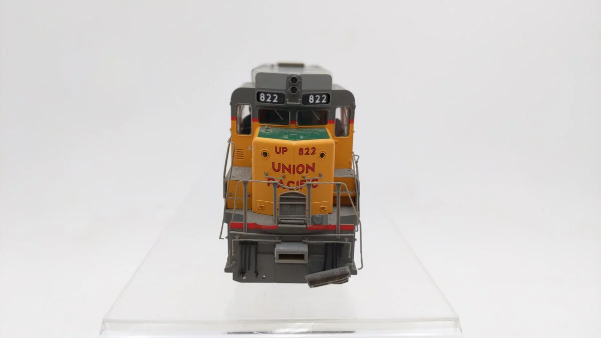 Life Like 23089 HO Scale Union Pacific GP30 Diesel Locomotive #822 EX - Image 3