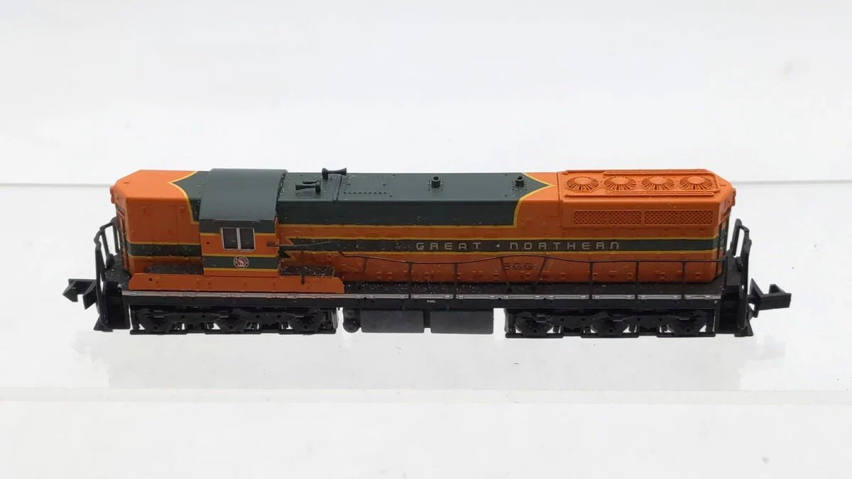 Life Like 7763 N Scale Great Northern SD7 Diesel Locomotive #566 EX - Image 2